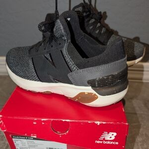 New Balance Women's Black Sneakers - Size 8